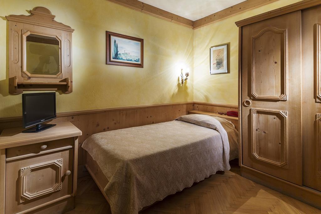 Hotel Corona Кортина-д'Ампеццо Номер фото